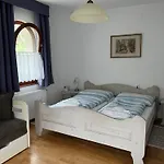 Kaptalan Vendeghaz Bed and Breakfast 3*