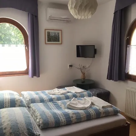 Bed & Breakfast Kaptalan Vendeghaz Balatonalmadi