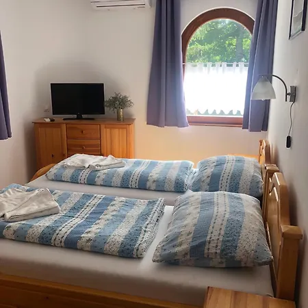 Bed & Breakfast Kaptalan Vendeghaz Balatonalmadi