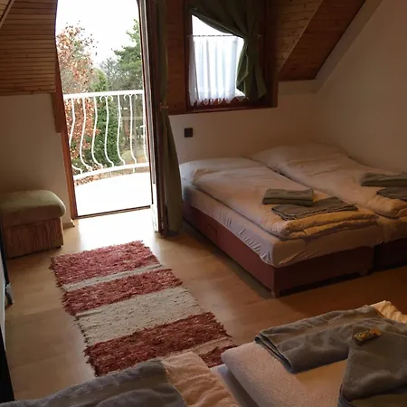 Kaptalan Vendeghaz 3* Balatonalmadi