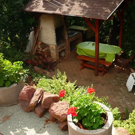 Kaptalan Vendeghaz Balatonalmadi