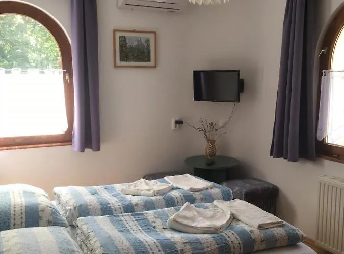 לינה וארוחת בוקר Kaptalan Vendeghaz Balatonalmádi