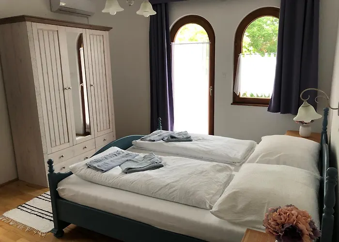 לינה וארוחת בוקר Kaptalan Vendeghaz 3*