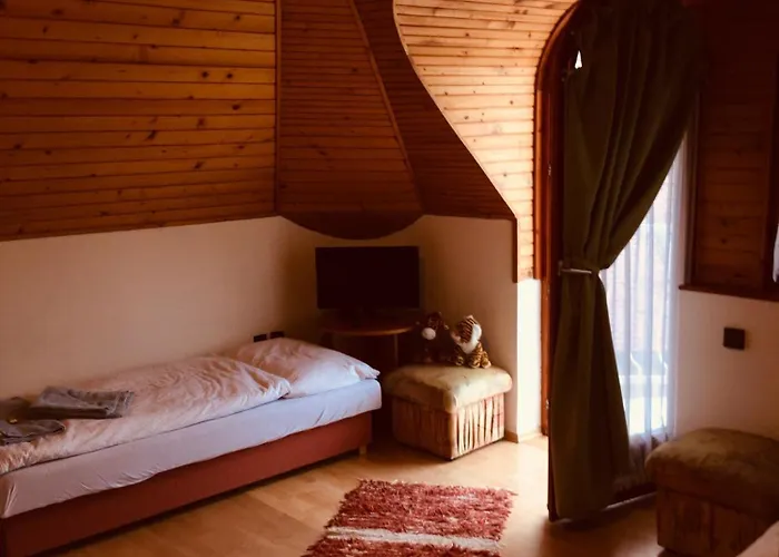 לינה וארוחת בוקר Kaptalan Vendeghaz Balatonalmádi